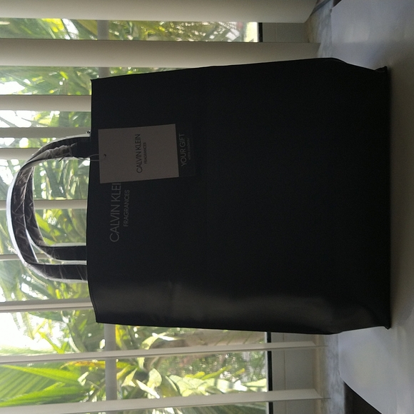 Calvin Klein black bag - Picture 2 of 2